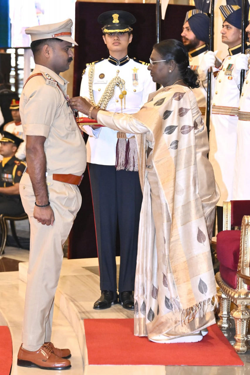 वीर पुलिस अधिकारी