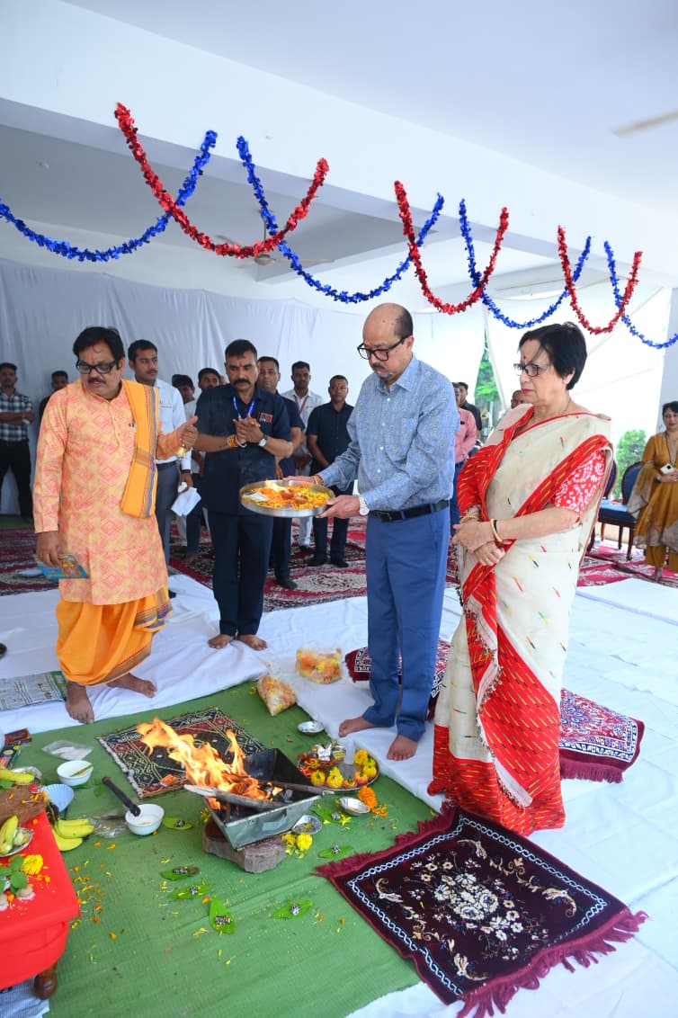 विश्वकर्मा पूजा, रमेन डेका, रानी डेका काकोटी