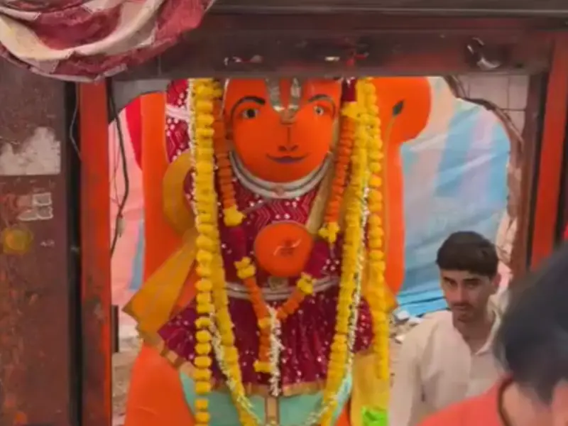 खड़े हनुमान प्रतिमा