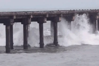 चक्रवात अर्नब, Cyclone Arnab Live, आंध्र प्रदेश रेड अलर्ट,
