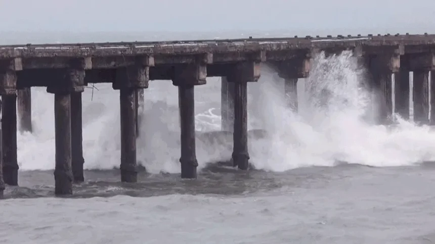 चक्रवात अर्नब, Cyclone Arnab Live, आंध्र प्रदेश रेड अलर्ट,